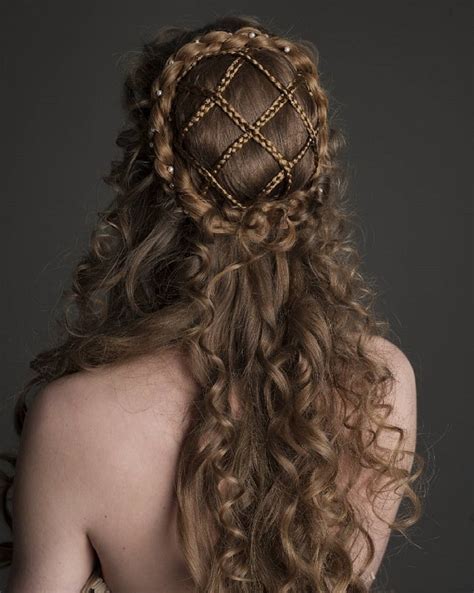 renaissance hairstyles for long hair